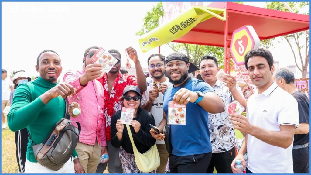 চীনে বর্ণাঢ্য ড্রাগন বোট