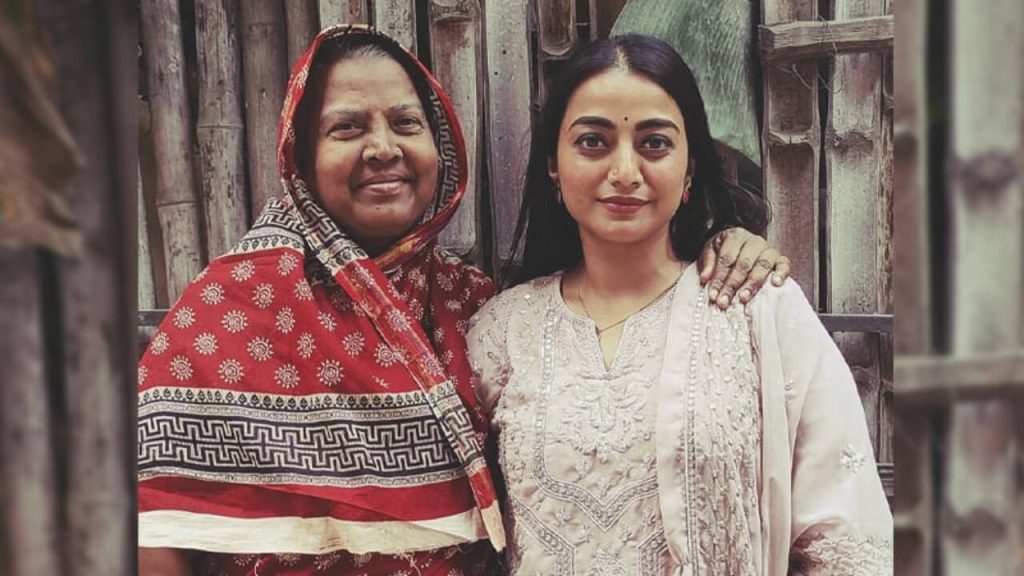 অভিনেত্রী নাজিয়া হক অর্ষার মা