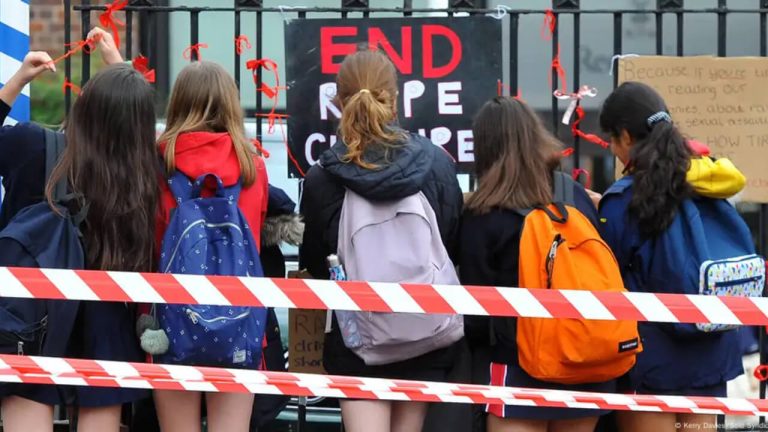 এই স্কুলের পঞ্চম শ্রেণির সব শিক্ষার্থী কাজও করে পঞ্চম শ্রেণির শিক্ষার্থী