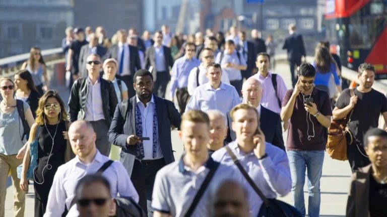 যুক্তরাজ্যের নতুন অভিবাসন নীতিতে কমছে বিদেশি কর্মীদের সুযোগ অভিবাসন নীতি