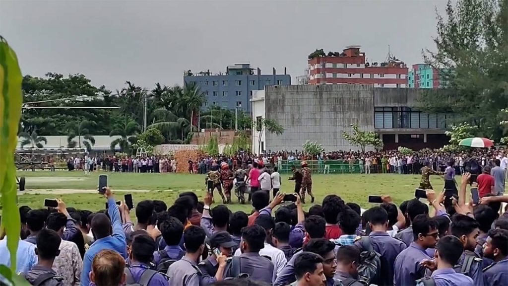 উত্তরায় প্রশিক্ষণ বিমান বিধ্বস্ত