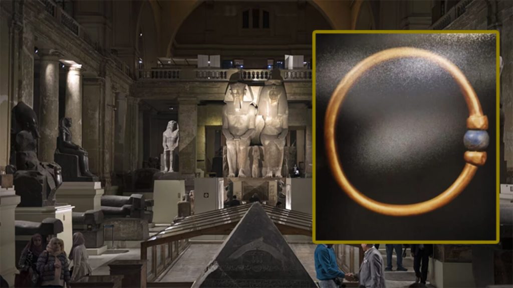 ফেরাউনের স্বর্ণের ব্রেসলেট