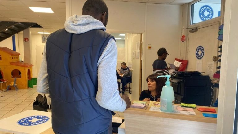 ফ্রান্সে অনিয়মিতদের জন্য সংকুচিত হচ্ছে স্বাস্থ্যসেবা ফ্রান্সে অনিয়মিত