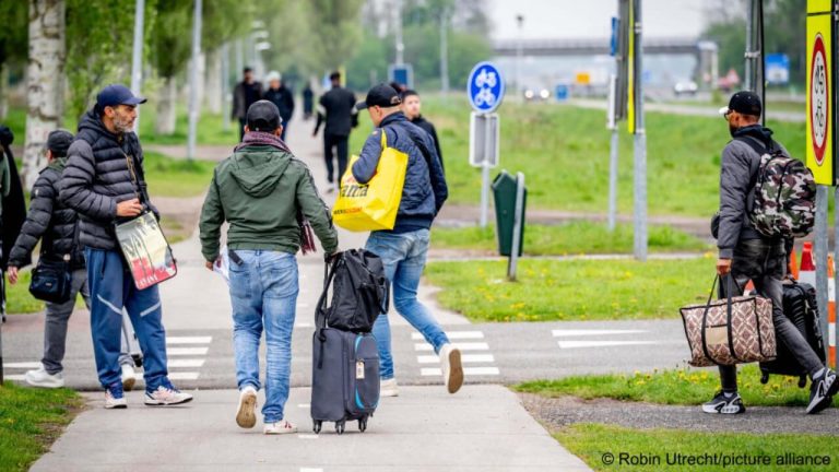 আমস্টারডামে অভিবাসন বিরোধী বিক্ষোভে আটক ২৯ আমস্টারডামে অভিবাসন