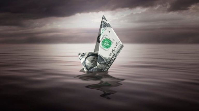 বিশ্বে ডিডলারাইজেশনের গতি কেন বেড়ে গেছে? ডিডলারাইজেশন