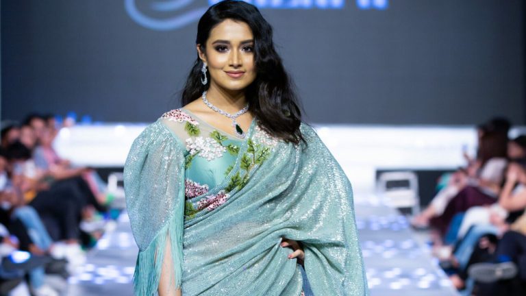 নতুন পরিচয়ে তাসনিয়া ফারিণ তাসনিয়া ফারিণ