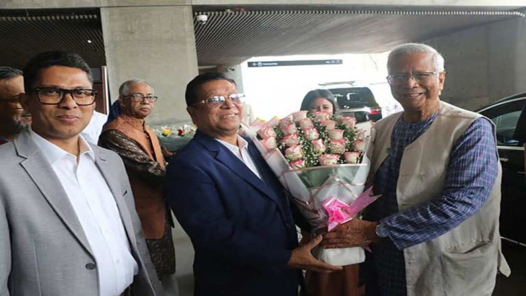 নিজ অঙ্গনে ফিরলেন অধ্যাপক ইউনূস : দায়িত্ব শেষে আবার ইউনূস সেন্টারে dr. yunus