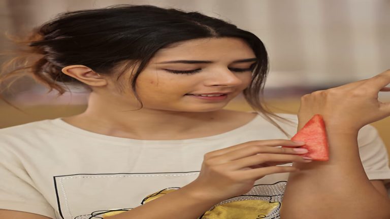 গরমে তরমুজে ত্বক তাজা রাখবেন যেভাবে